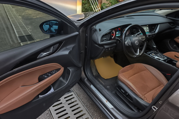 别克 君威 2019款 20T 精英型 国V中控内饰7003