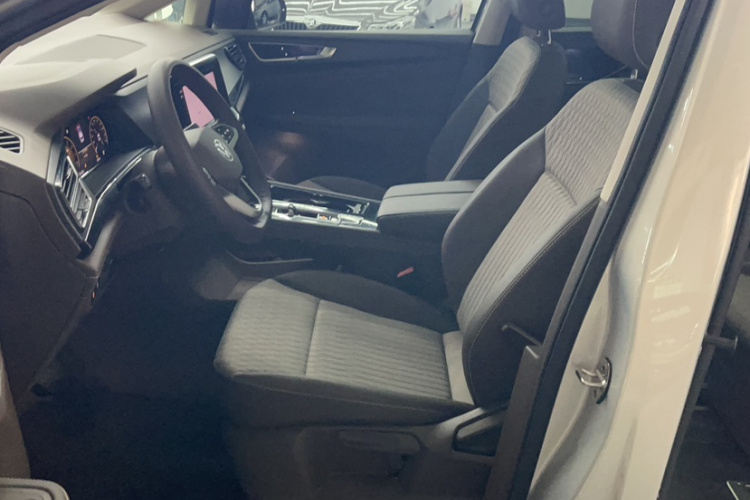 大众 威然 2022款 330TSI 商务版中控内饰7005