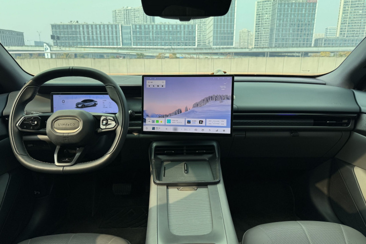领克07 2024款 EM-P 126长续航 Ultra中控内饰7011