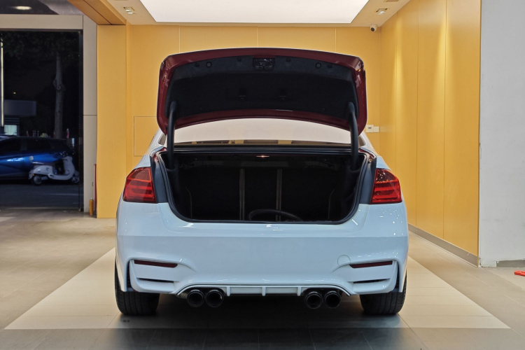 宝马3系 2015款 320i 超悦版时尚型车身外观6011