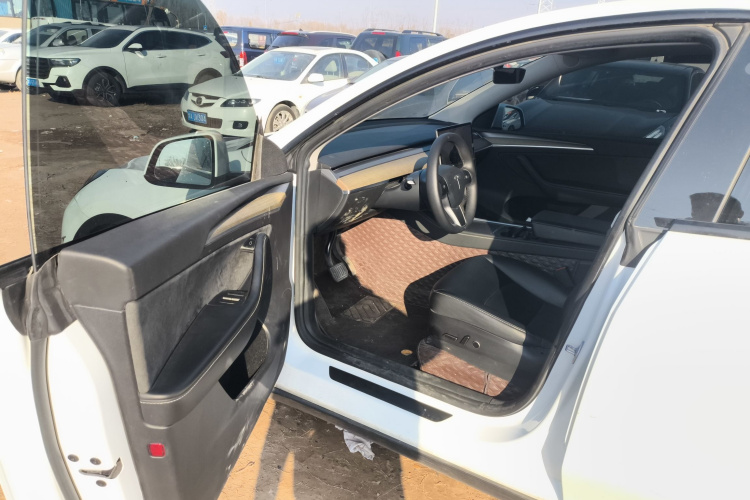 特斯拉 Model Y 2022款 改款 后轮驱动版中控内饰20