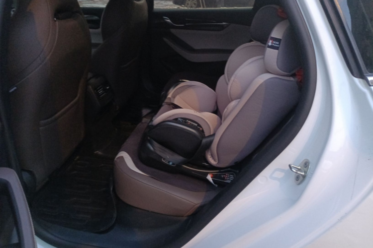 比亚迪 秦PLUS 2023款 冠军版 DM-i 55KM领先型中控内饰21