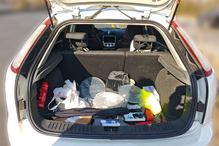 福特 福克斯 2013款 两厢经典 1.8L 手动基本型中控内饰23