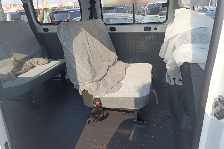 五菱汽车 五菱扬光 2025款 400km 客车版舒适型中控内饰7004