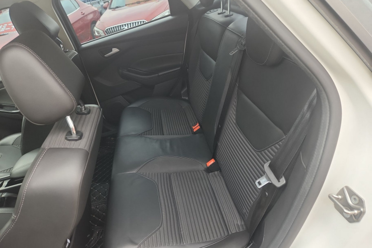 福特 福克斯 2015款 三厢 EcoBoost 180 自动精英型中控内饰21