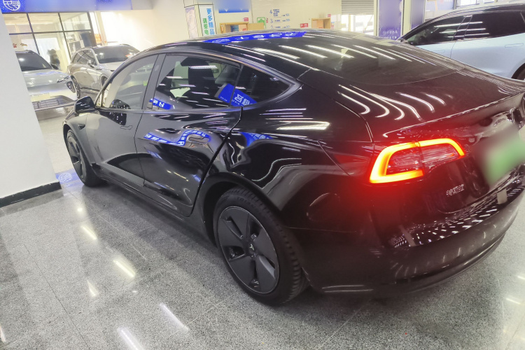 特斯拉 Model 3 2021款 标准续航后驱升级版车身外观4