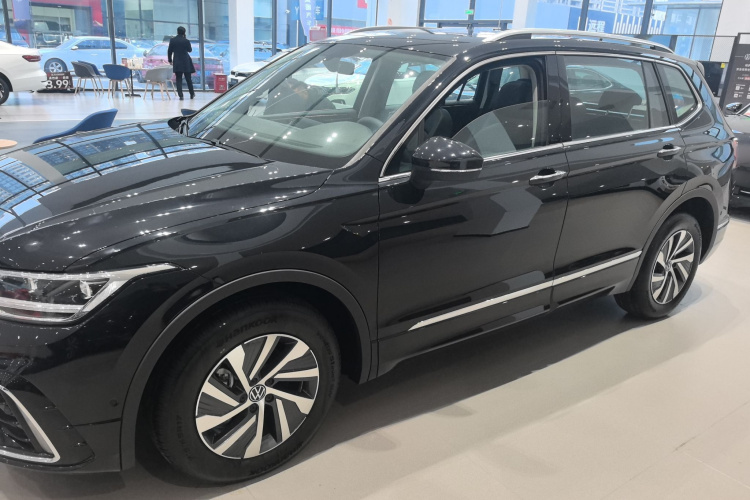 大众 途观L新能源 2023款 430PHEV 插电混动尊贵版车身外观6005