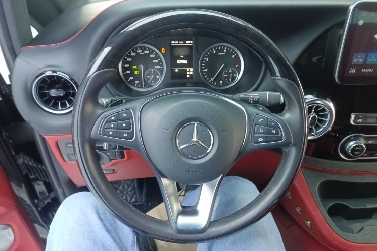 奔驰 威霆 2021款 2.0T 商务版 7座中控内饰13