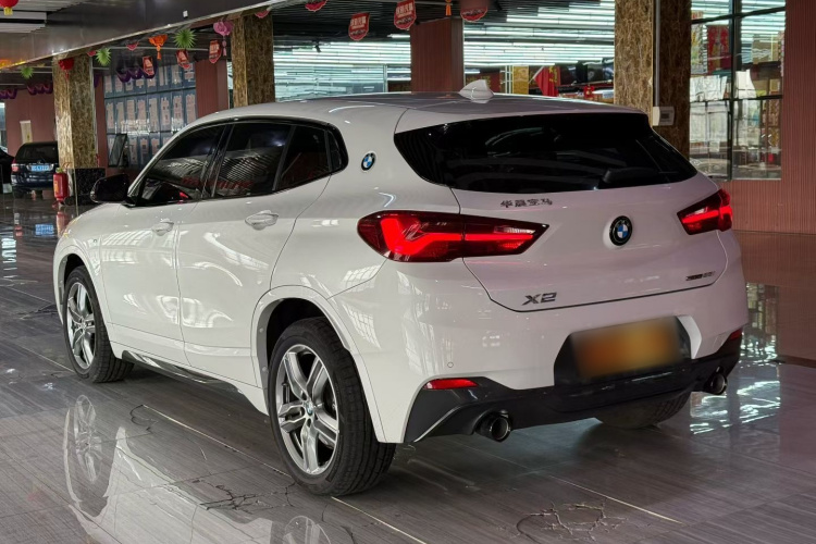 宝马X2 2023款 sDrive25i M运动曜夜版车身外观6008