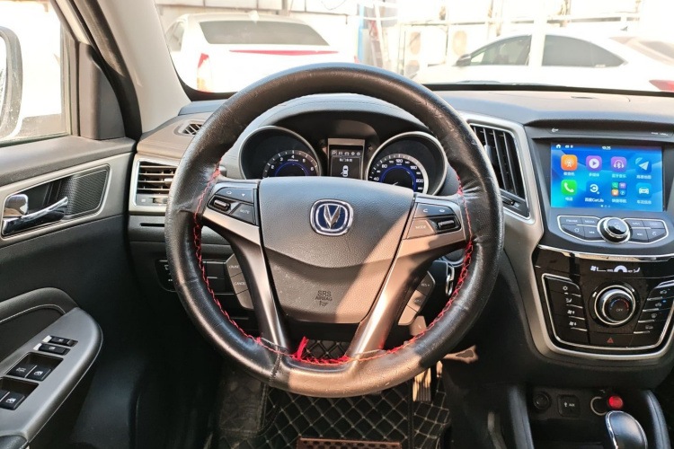 长安CS35 2017款 1.6L 自动豪华型中控内饰13