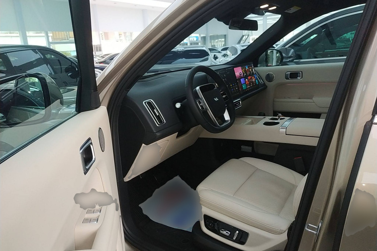 理想汽车 理想L9 2022款 Max中控内饰20
