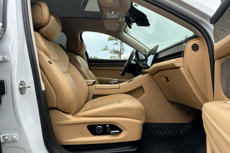 鸿蒙智行 问界M5 2022款 增程四驱至臻版局部细节41