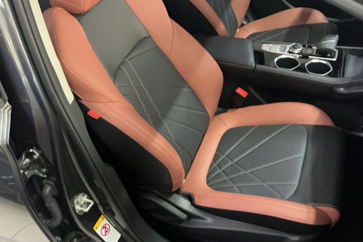 长安 逸动 2024款 PLUS 蓝鲸NE 1.4T GDI DCT高能版局部细节41