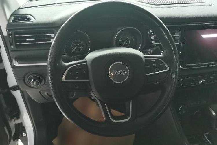 Jeep 大指挥官 2018款 2.0T 四驱悦享版 国V中控内饰7002