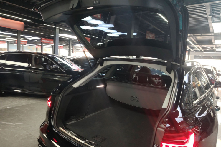 奥迪A6(进口) 2022款 Avant 先锋派 45 TFSI 臻选动感型机舱底盘23
