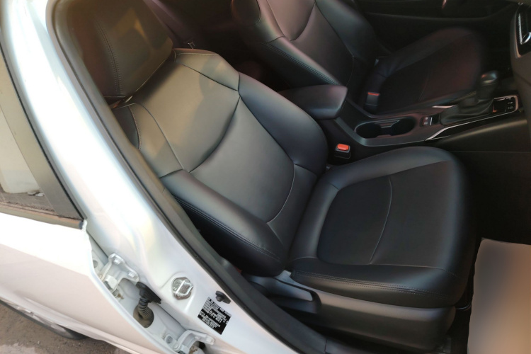 丰田 卡罗拉 2019款 1.2T S-CVT GL-i精英版局部细节41