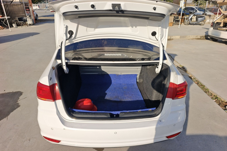 大众 桑塔纳 2019款 1.5L 手动舒适版 国VI机舱底盘23