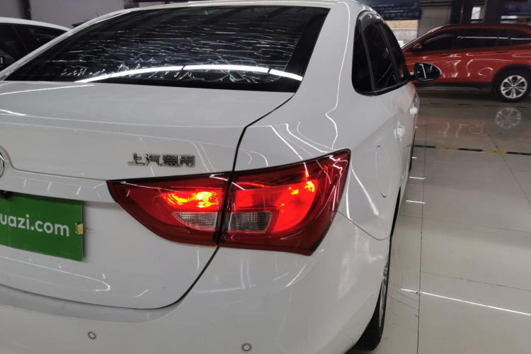 别克 英朗 2016款 15N 自动豪华型车身外观9