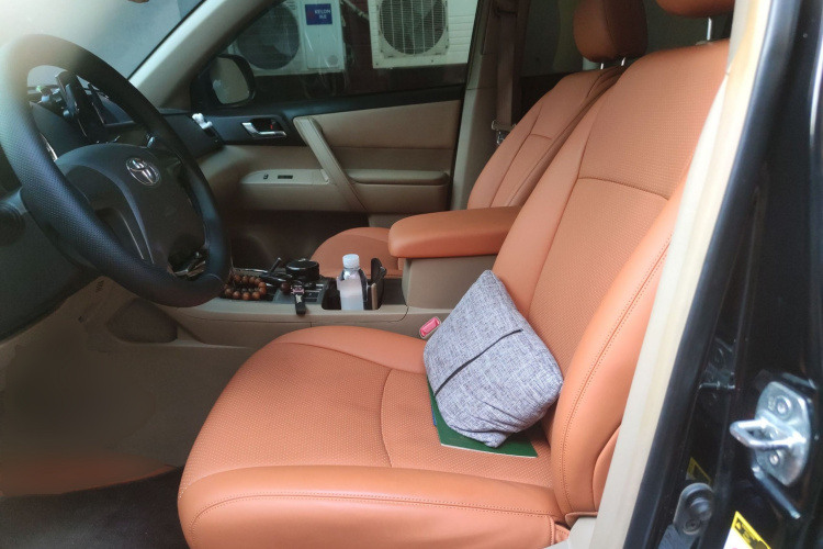 丰田 汉兰达 2013款  2.7L 两驱5座紫金版中控内饰19