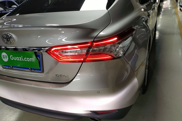 丰田 凯美瑞 2018款 2.0G 豪华版车身外观9