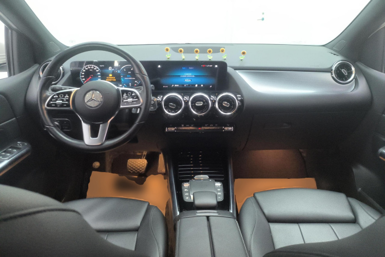 奔驰B级 2021款 B 200 时尚型中控内饰12