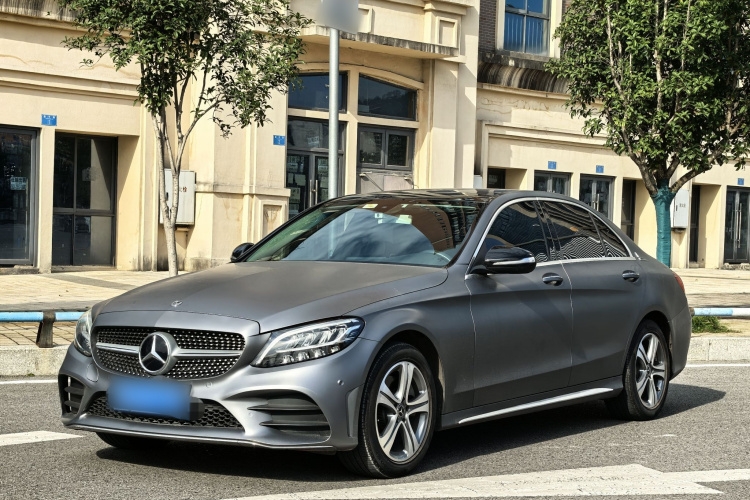 奔驰C级 2019款 改款 C 260 L 运动版车身外观1