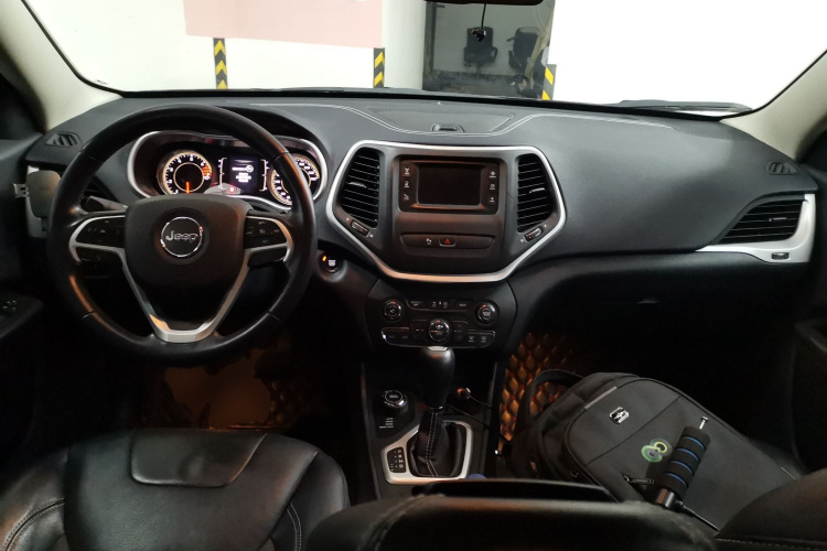 Jeep 自由光 2016款 2.4L 专业版中控内饰7002