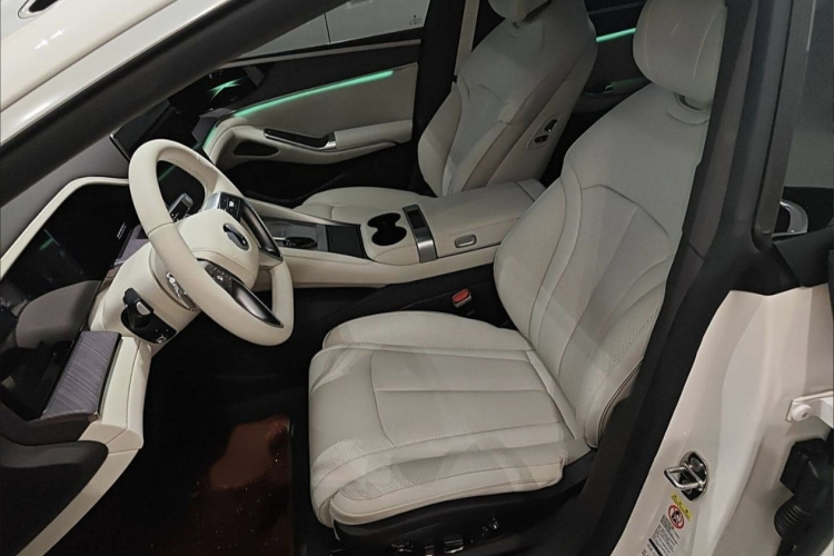 腾势Z9 2024款 1100km 四驱Max版中控内饰7010