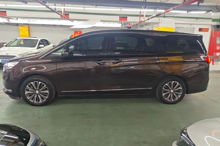 别克GL8 2021款 ES陆尊 653T 旗舰型车身外观4