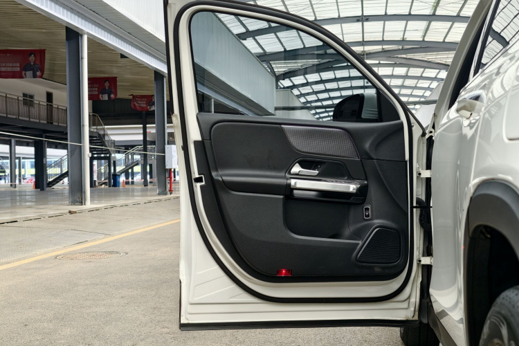 奔驰GLB 2022款 GLB 220 动感型中控内饰7004