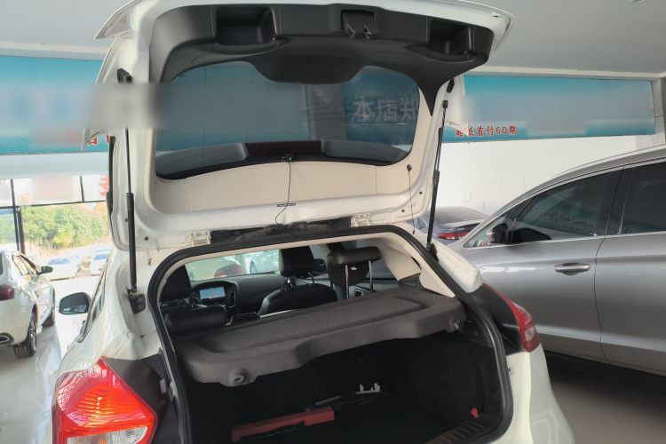 福特 福克斯 2017款 两厢 1.6L 自动风尚型智行版机舱底盘23