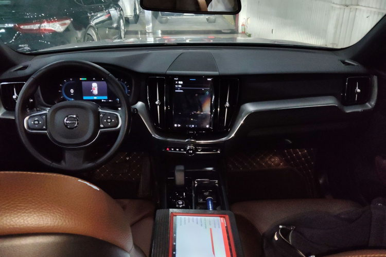 沃尔沃XC60 2023款 B5 四驱智逸豪华版中控内饰12