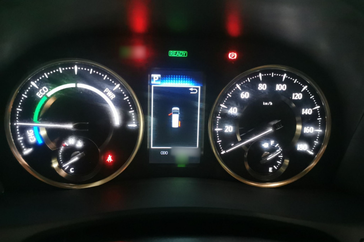 丰田 威尔法 2021款 皇冠 双擎 2.5L HV至尊版局部细节14