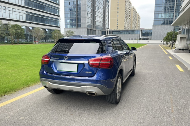 奔驰GLA 2019款 GLA 200 动感型车身外观6008
