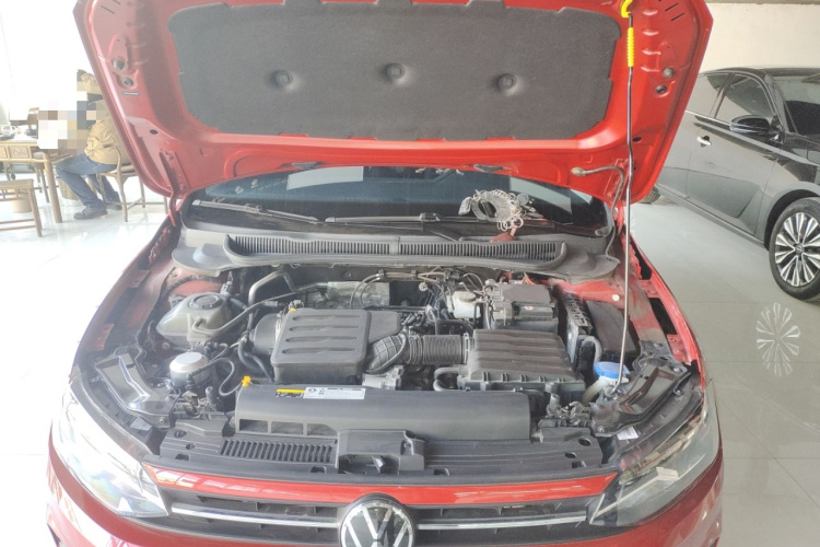 大众 Polo 2021款 Plus 1.5L 自动炫彩科技版机舱底盘24