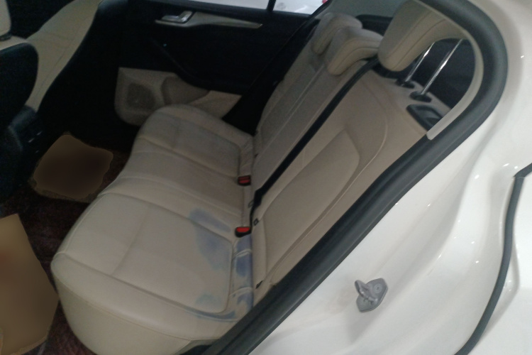 福特 福克斯 2021款 三厢 EcoBoost 180 自动锋潮型中控内饰21