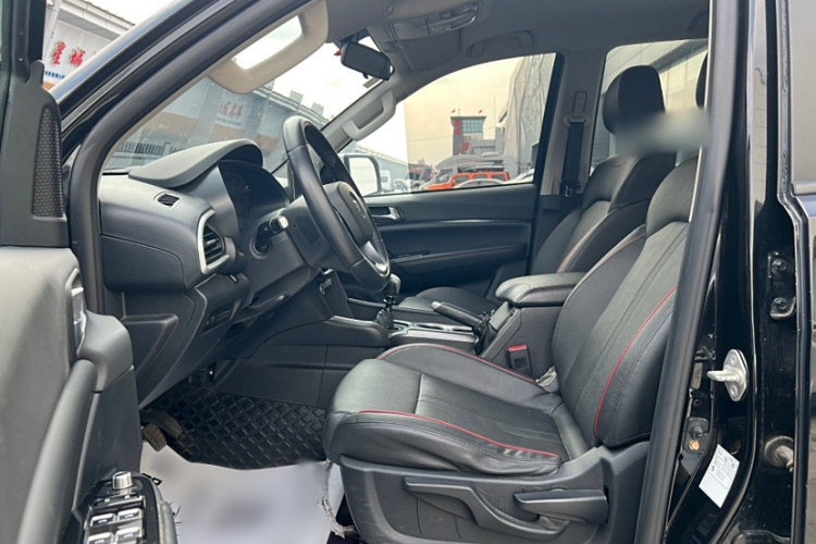 福田 大将军G9 2021款 2.0T装甲大将军手动两驱休闲版乐享型长箱4F20TC中控内饰7004