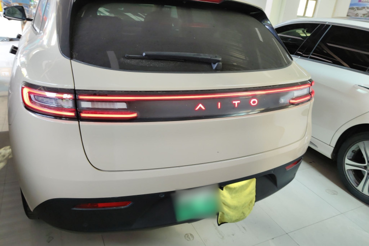 鸿蒙智行 问界M5 2023款 增程后驱标准版车身外观6004