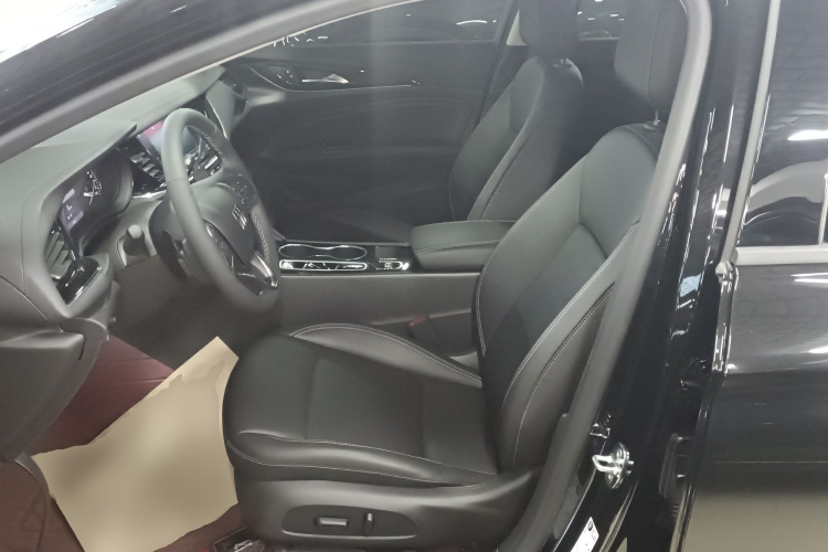 别克 君威 2024款 25T 超享版中控内饰19