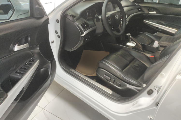 本田 歌诗图 2014款 2.4L 豪华版中控内饰20