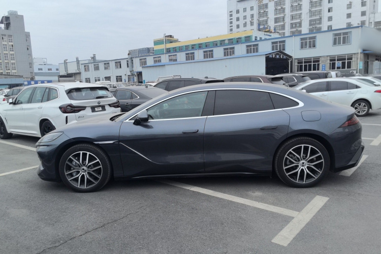 腾势Z9 2024款 1100km 四驱Max版车身外观4