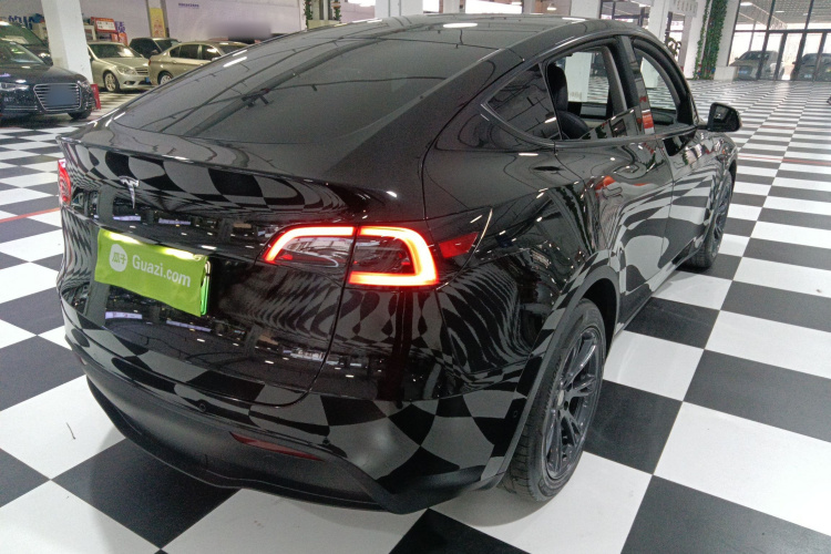 特斯拉 Model Y 2021款 标准续航后驱版车身外观7