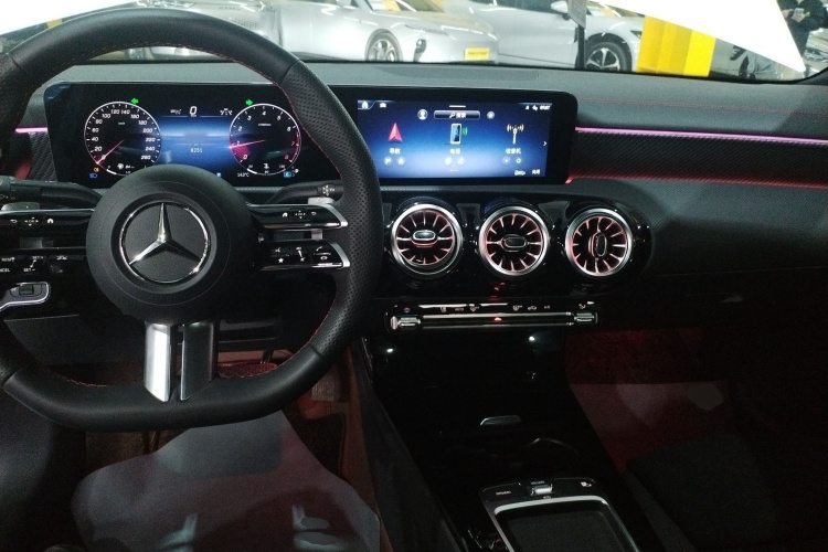 奔驰A级 2024款 改款 A 200 L 时尚型中控内饰7002