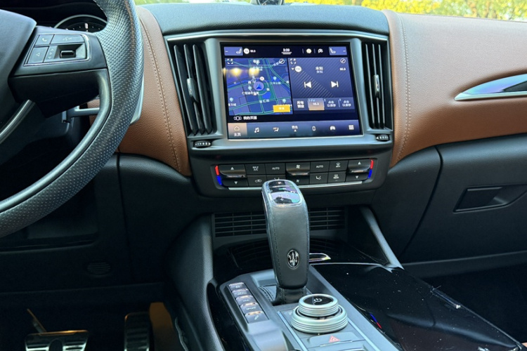玛莎拉蒂 Levante 2022款 3.0T Modena中控内饰7006