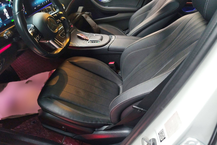 奔驰E级(进口) 2021款 E 260 时尚型运动版局部细节19