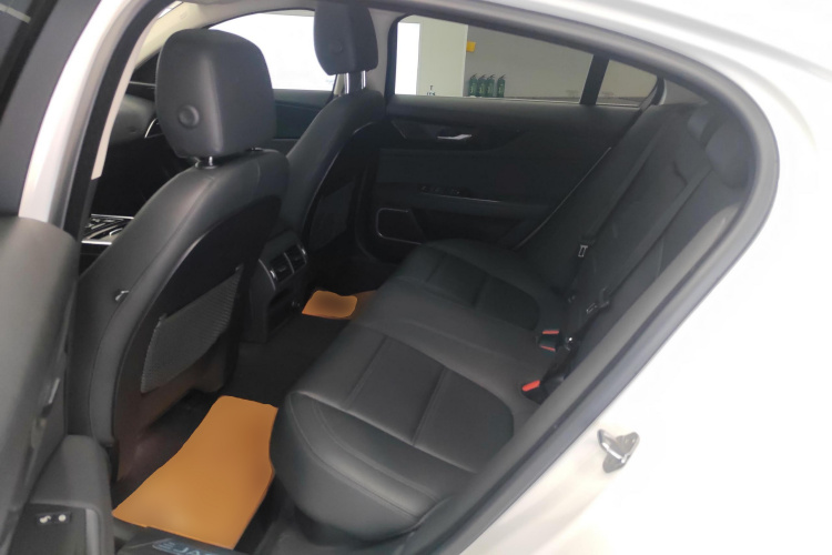 捷豹XEL 2020款 2.0T 200PS S进取优雅版中控内饰21