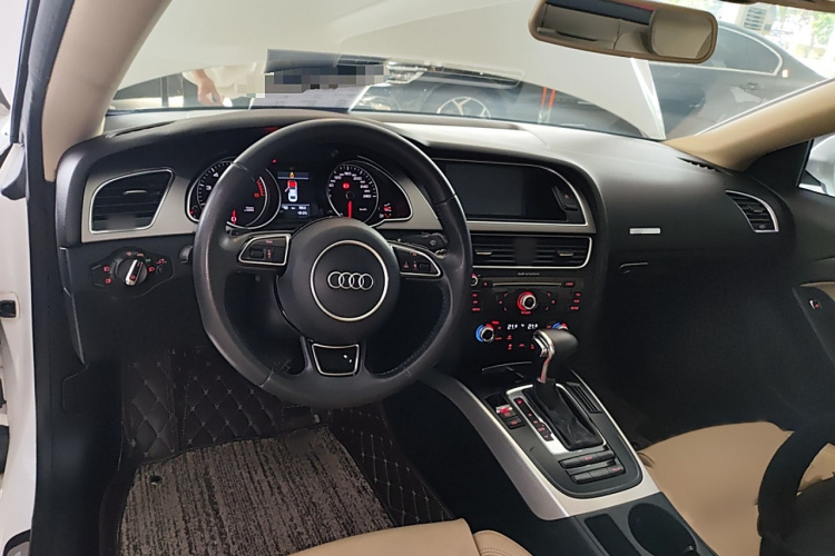 奥迪A5 2014款 Coupe 45 TFSI中控内饰7002