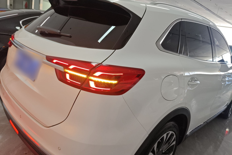 红旗HS5 2019款 2.0T 智联旗享四驱版车身外观6004