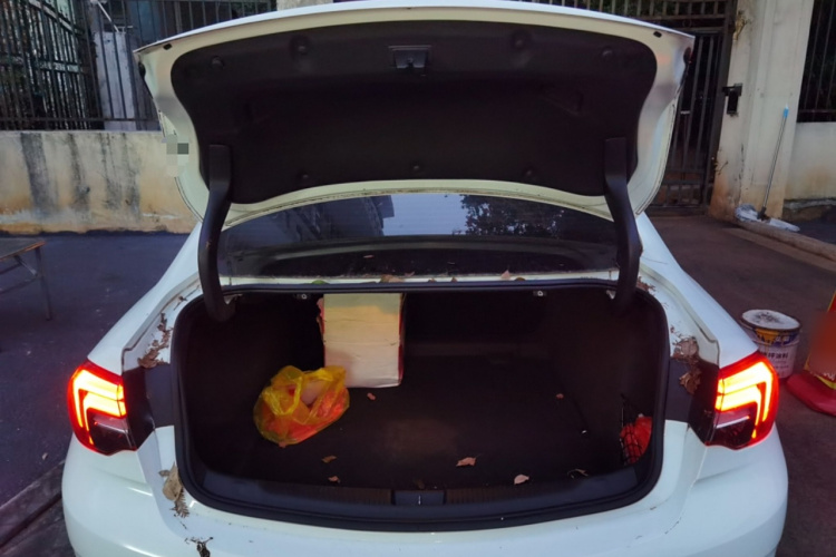 别克 君威 2019款 20T 精英型 国VI中控内饰23