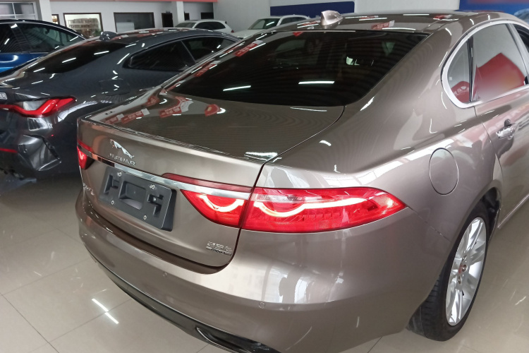 捷豹XFL 2019款 XFL 2.0T 250PS 四驱尊享版车身外观6004